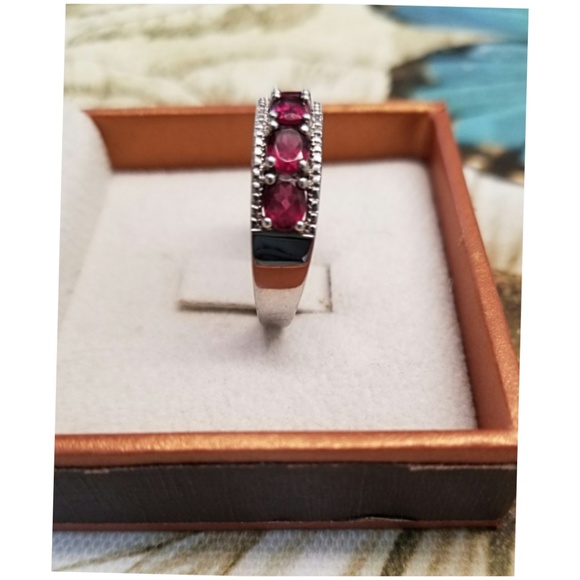 Genuine Garnet ring - Picture 2 of 5